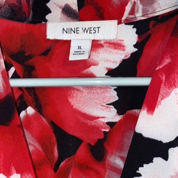 Nine West Red Floral Sleeveless Blouse Size XL - Picture 2 of 4